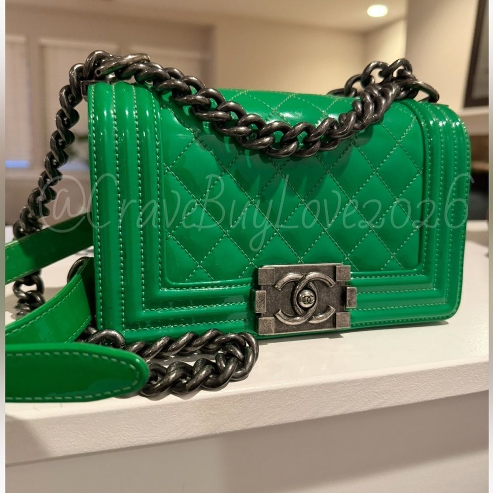 CHANEL BOY BAG QUILTED LEATHER FRONT FLAP C LOGO GUNMETAL CHAIN CROSSBODY